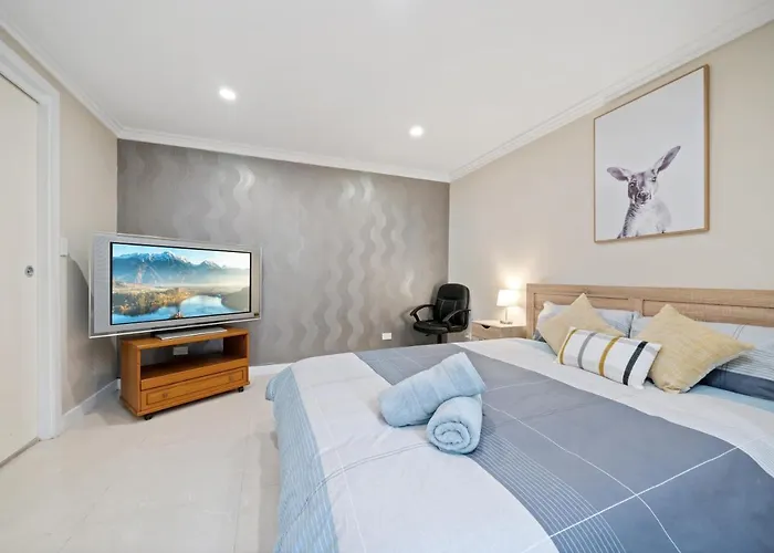 New 1-Bedroom House With Free Parking