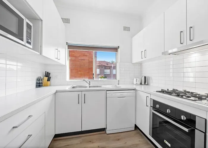 Burwood Newly Renovated 2 Bedroom Apartment
