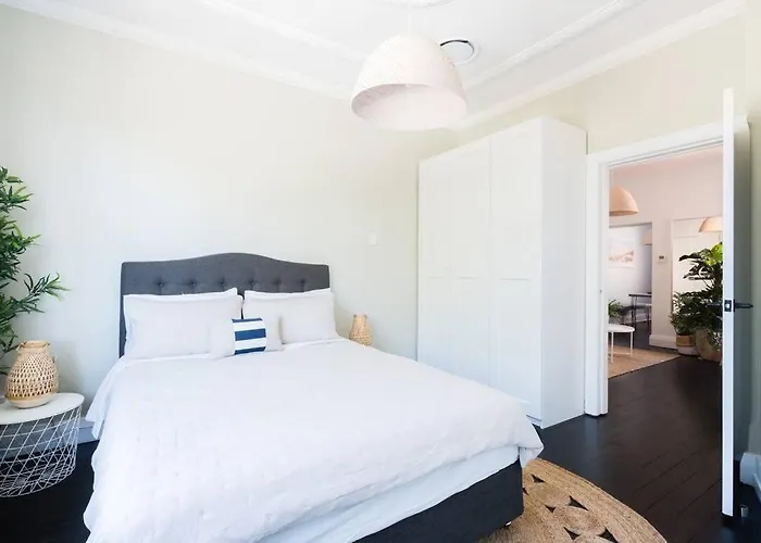 Beautiful 2Br Top Floor Bondi Beach Walk To Beach