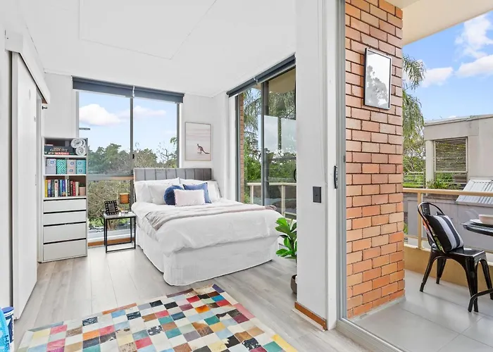 Bellevue Hill Close To Bondi Swimming Pool
