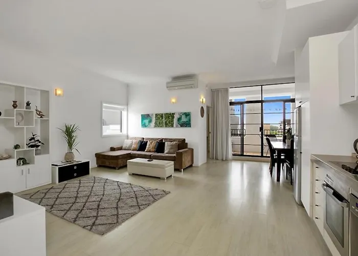 Apartment At Cooper St