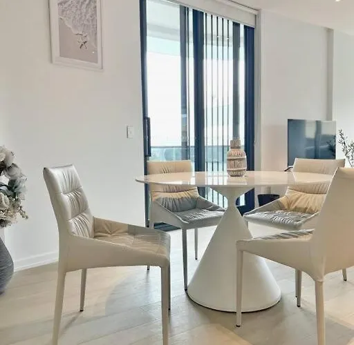 City View Designed Apartment In Bondi Junction