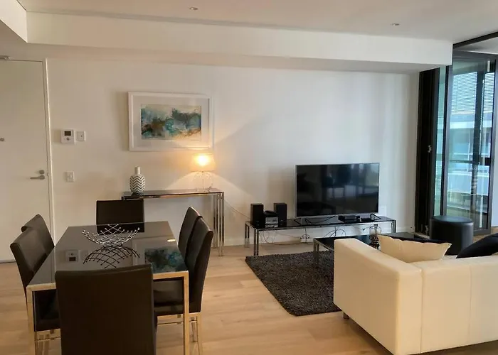 Large One Bedroom With Study-Alb09203