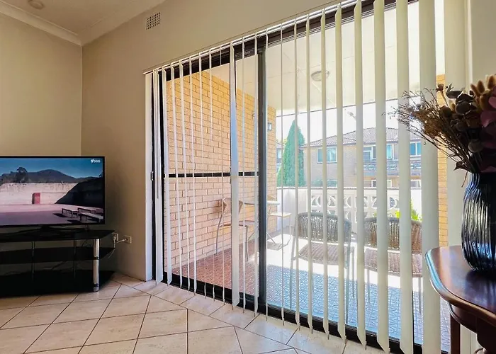 Carlton 3 Beds Unit - Free Parking
