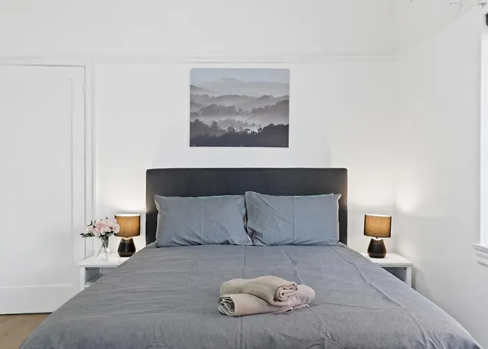 Burwood City Newly Renovated 2 Bed 2 Bath Free Private Parking Big Apt