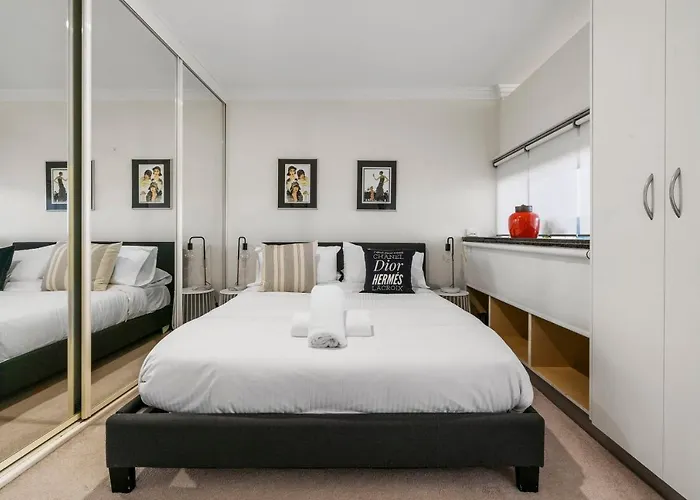 Top Floor Apartment With Balcony In Great Location
