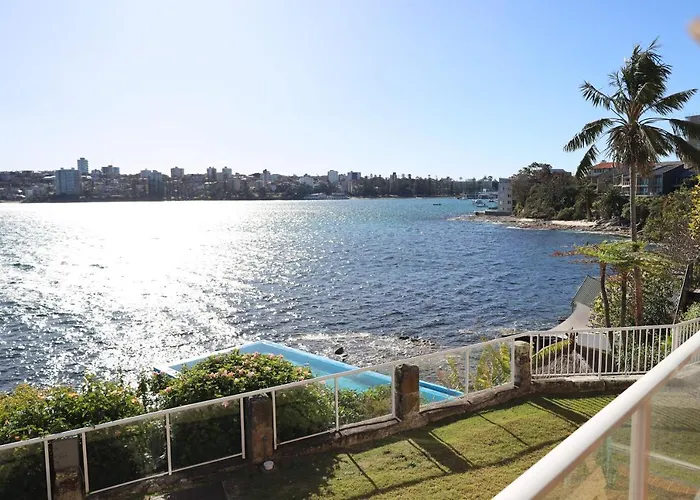 Waterfront On Manly Harbour