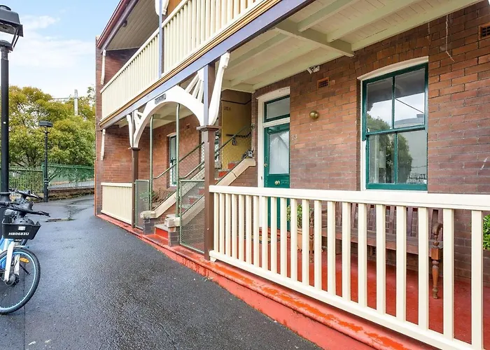 Harbourfront Meets Heritage Chic Near Barangaroo