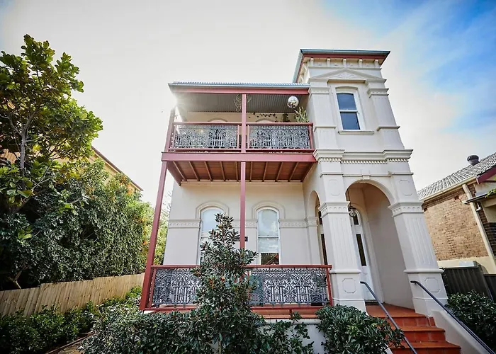 Esperanza Gardens - A Stylish Victorian Studio