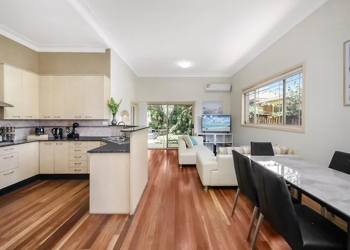 Eastwood Central, Walk To Station & Shops, Drive To Olympic