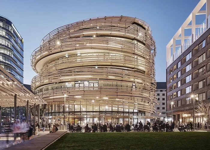 Prime Spot: Modern Studio+Balcony Darling Harbour