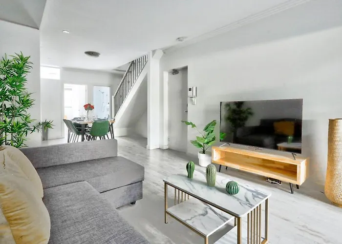 Superb 3 Bedroom Apartment Surry Hills
