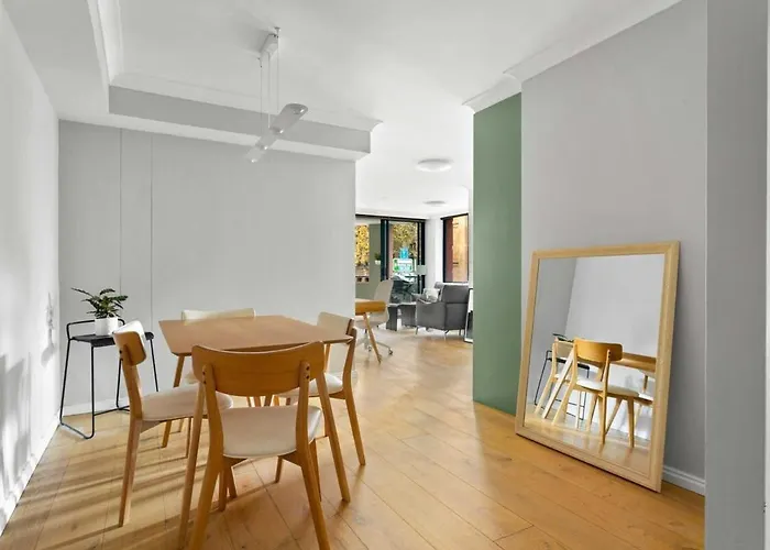 Comfortably Central 2-Bed Apartment