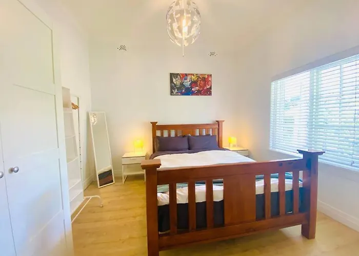 Lux 4Br Straithfield House Close 2 Airport/City