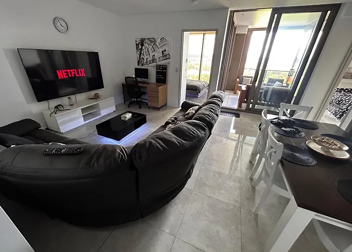 Classy Sleek Two Bedroom Apartment With Expansive River Views In The Heart Of Sydney\'S Second Cbd