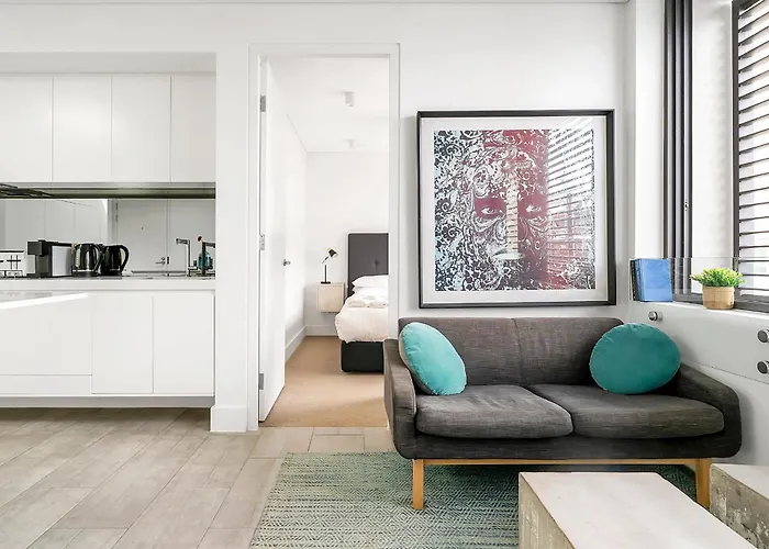 Stylish 1Br Apartment With Skylight Near Bondi Beach
