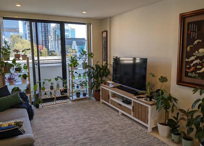 Shared Bright And Cozy Room In Parramatta Cbd - Close To Everything