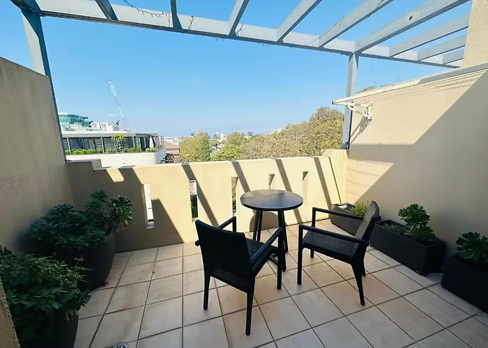 Sunny Bondi Beach Studio Parking Couples Families