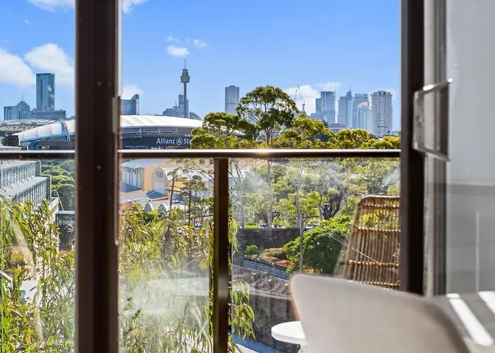 Prime Location 2-Bed Apartment With Parking