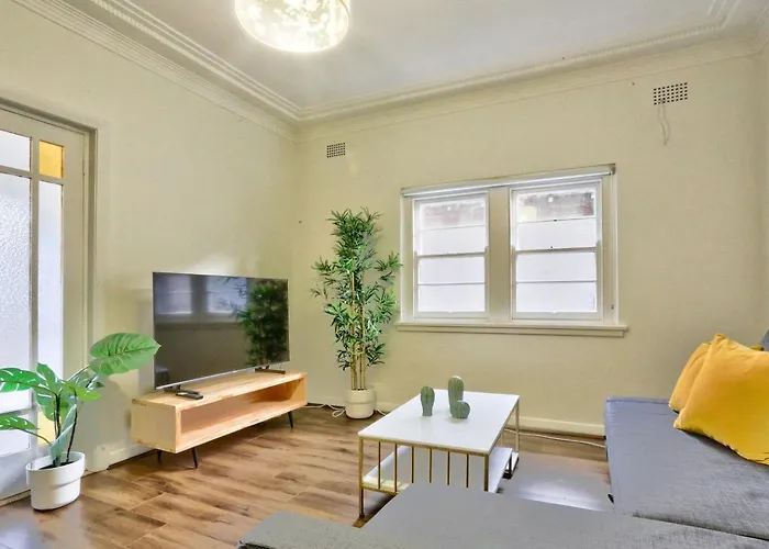 Charming 3 Bedroom On The Edge Of Downtown Glebe