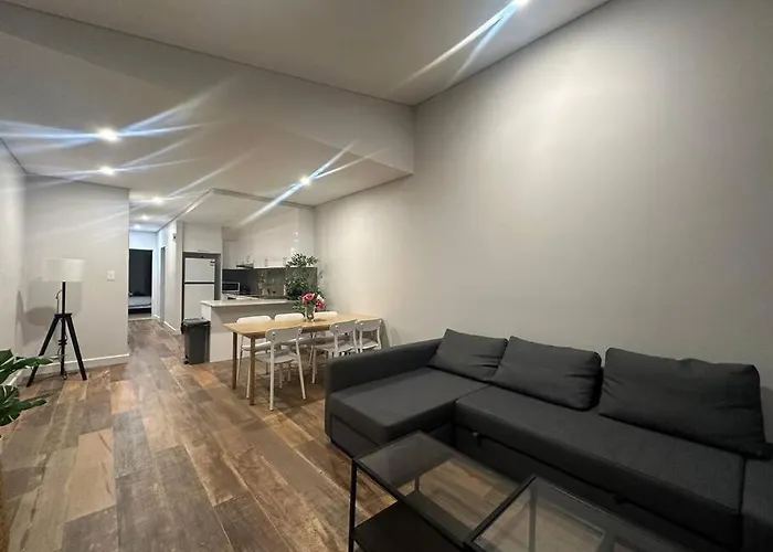Cozy & Spacious 3 Bedroom House Glebe