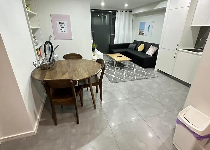 2 Bd Apt With Large Courtyard Near The Star Casino