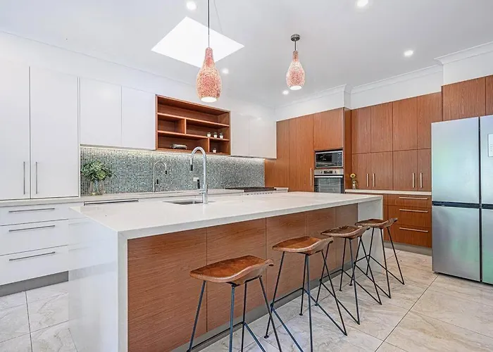 Tranquil Ocean-View Retreat In Dover Heights