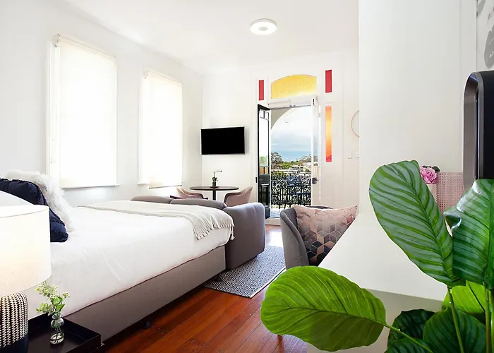Charming Studio With Balcony In Inner-City Glebe