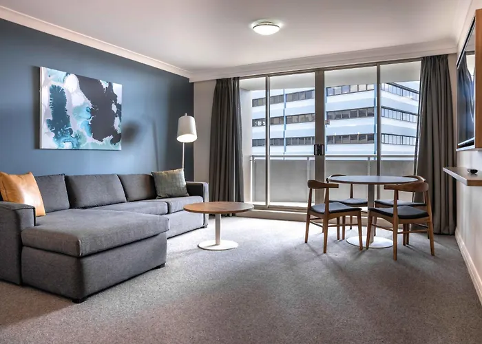 Central 1-Bed With Parking, Pool, Sauna & Gym