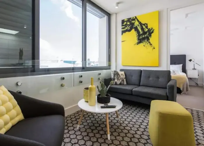Modern 1Br Top-Level Unit With Keypad Entry In Bondi