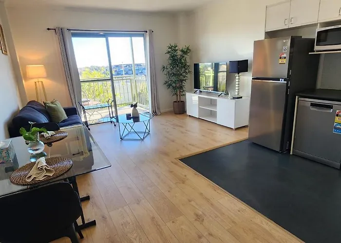 One-Bedroom Apartment In Goldsbrough Suites
