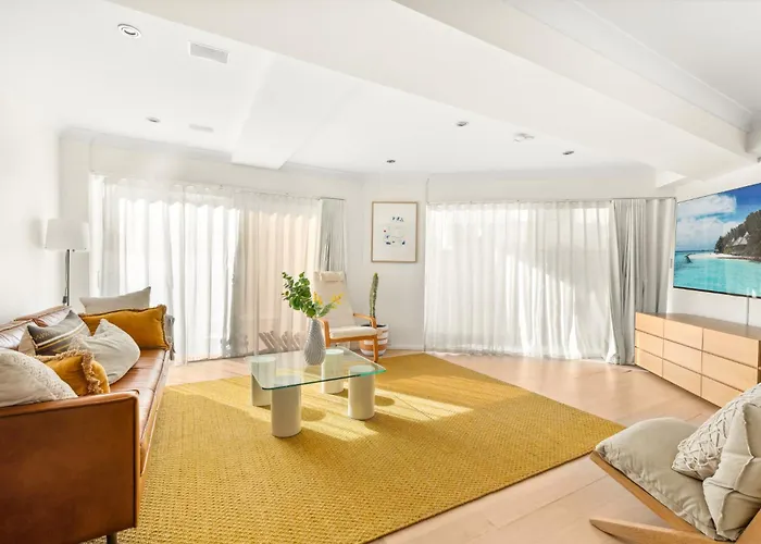 Beachside 1-Bed With Courtyard In Bondi Beach