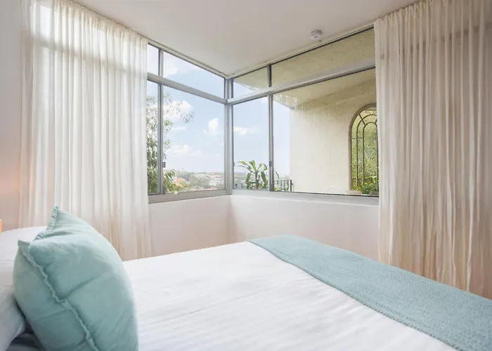 Bronte Beach Coastal Apartment With Ocean View