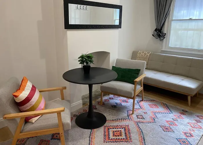 Bright Spacious Studio