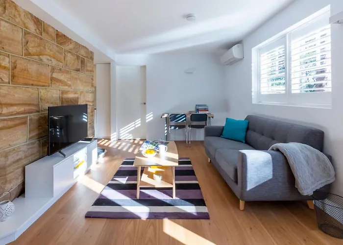 2Bdr Brand New Apt Moments From Rnsh St Leonards