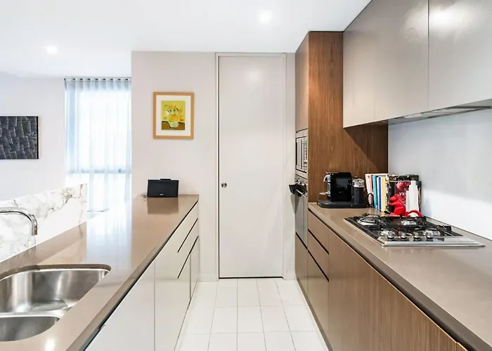 Leafy Inner City Apartment Camperdown