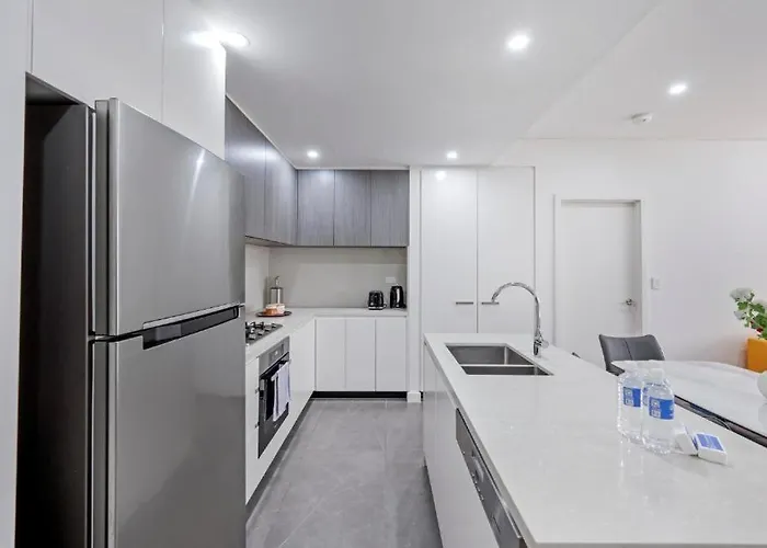 Luxury Loft 3 Bed, 2 Bath, Sleeps 6, Pool, Bbq, No Parties
