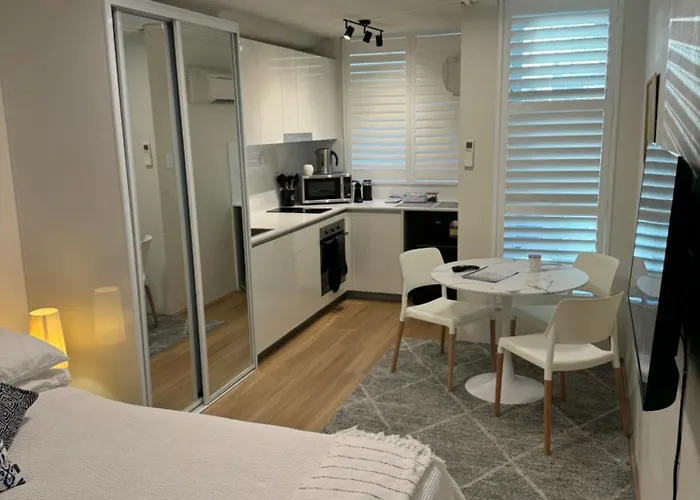 Renovated Central Studio W Pool & Just Off Oxford St