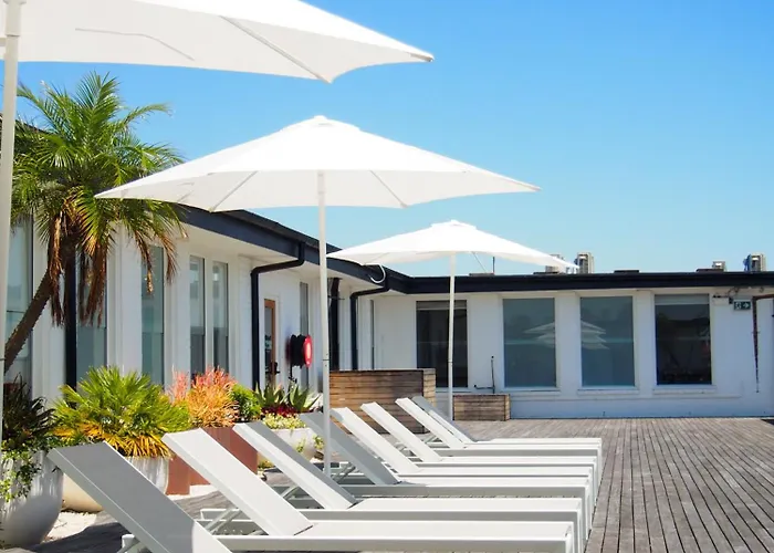 Barrys Beach Road Hotel