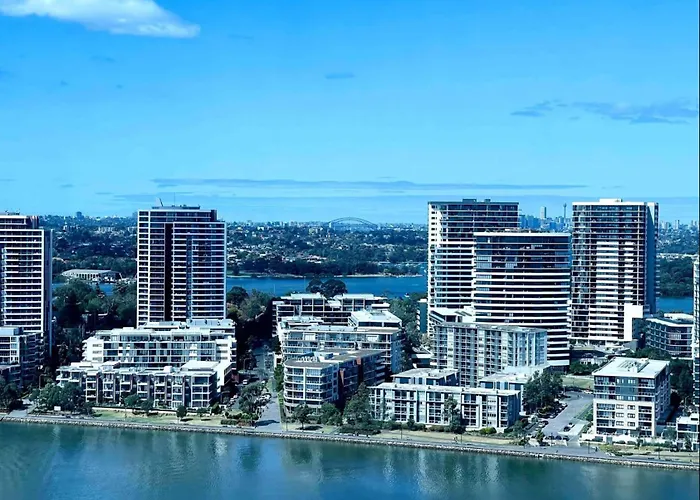 Luxious Startling Waterview Highrise Condo