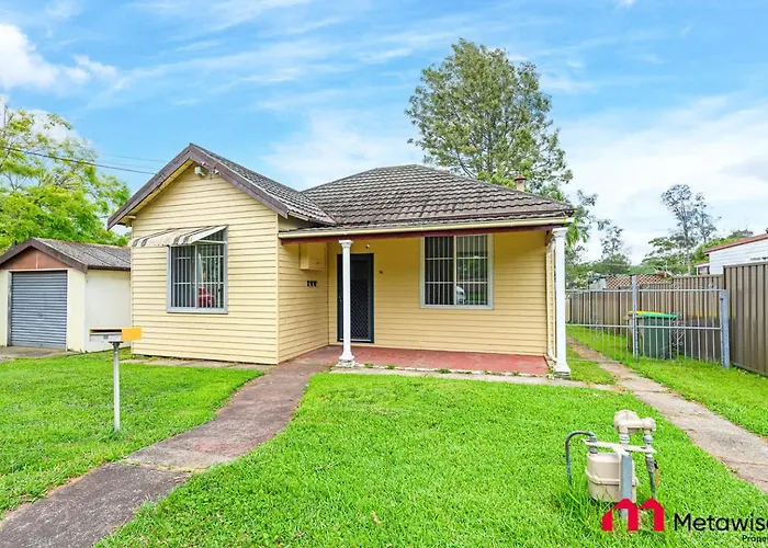 Metawise Parramatta Cozy Room With Furniture Wifi