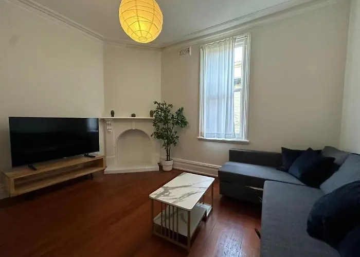 Best Price 2 Bedroom House Glebe