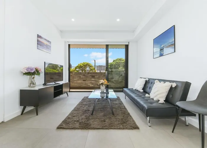 Walk To Shops, Cafes & Transport! 1Bed Comfort