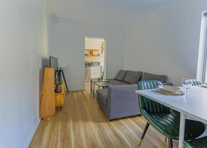 Close To City 2 Bedroom House Surry Hills