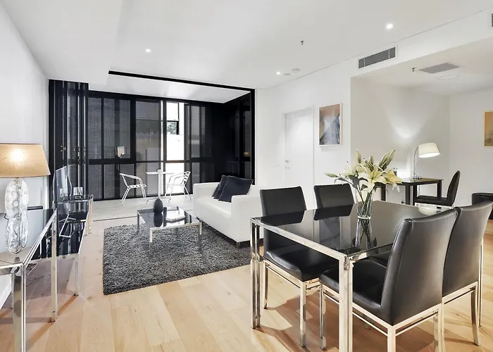 Large One Bedroom With Study-Alb09203