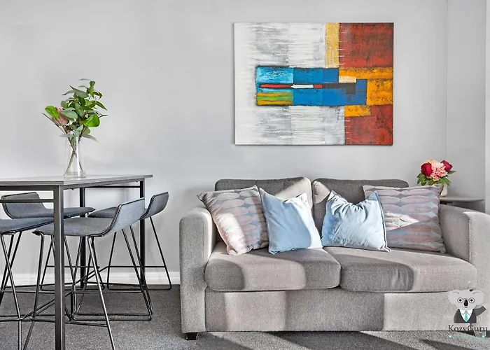 Bright Central 2-Bedroom Apartment With City Views