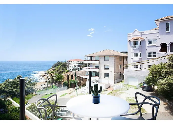 Stylish Apartment With Views Over Bondi Beach