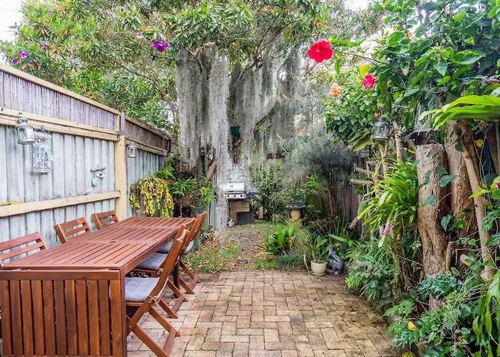 2 Bed Renovated Terrace - Erskinville