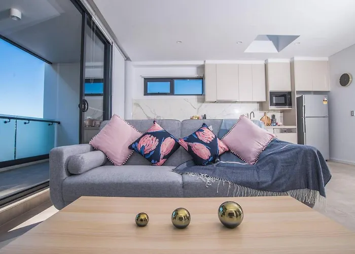 Lively 2Bed1Bath Mascot Apt