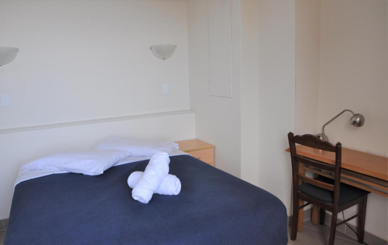 - Hyde Park Plaza 38 College St * Sidney